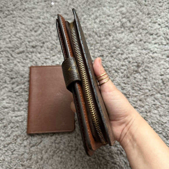 LV COMPACT WALLET MM SIZE - Picture 6 of 9